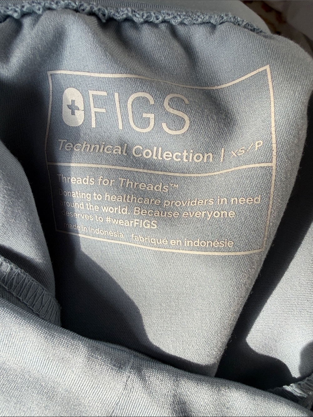 FIGS Women’s Medical Scrubs XS Top & XS/P Pants - light blue - Picture 9 of 9